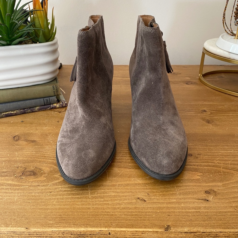 BRAND NEW Never Worn Vionic Brown Suede Boots - Size 11